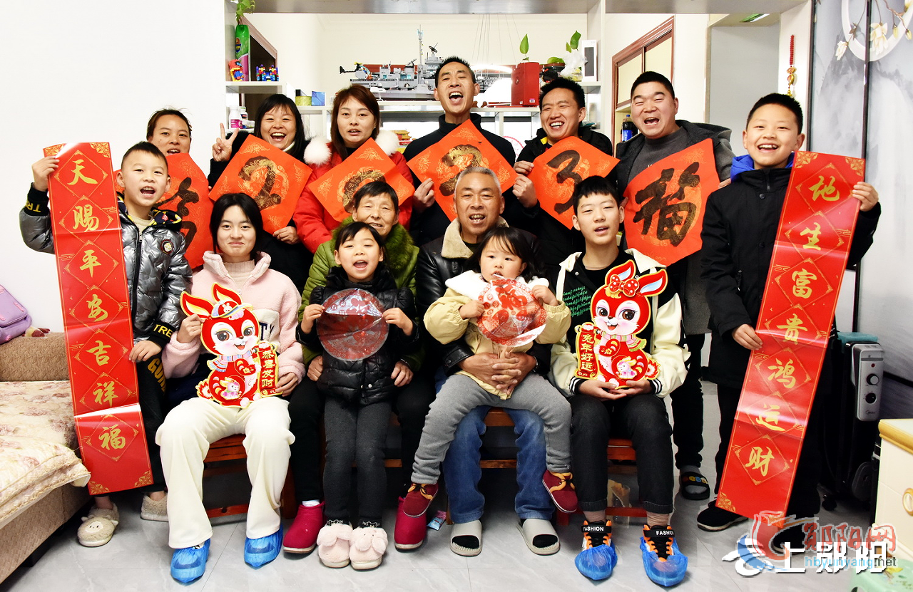 山区新村居民喜过大年三十