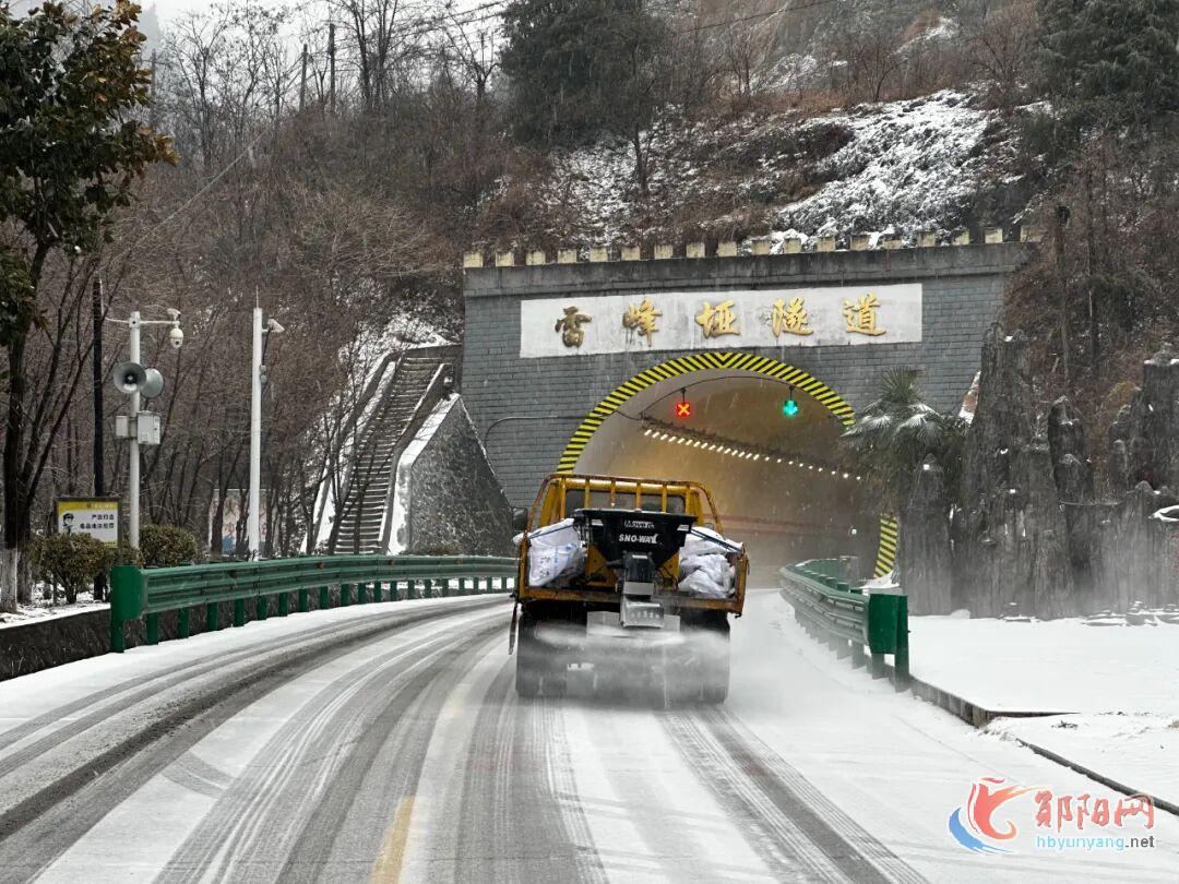 “冻”真格，“战”严寒，郧阳交通全力守护“平安路”