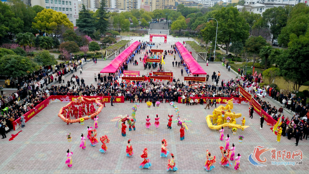 郧阳区举行2026年迎新春民俗花灯秧歌集中大拜年活动