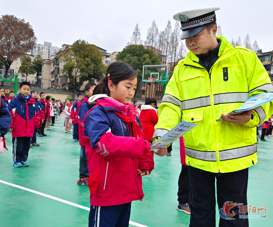 郧阳交管“开学第一课”交通安全宣讲进校园