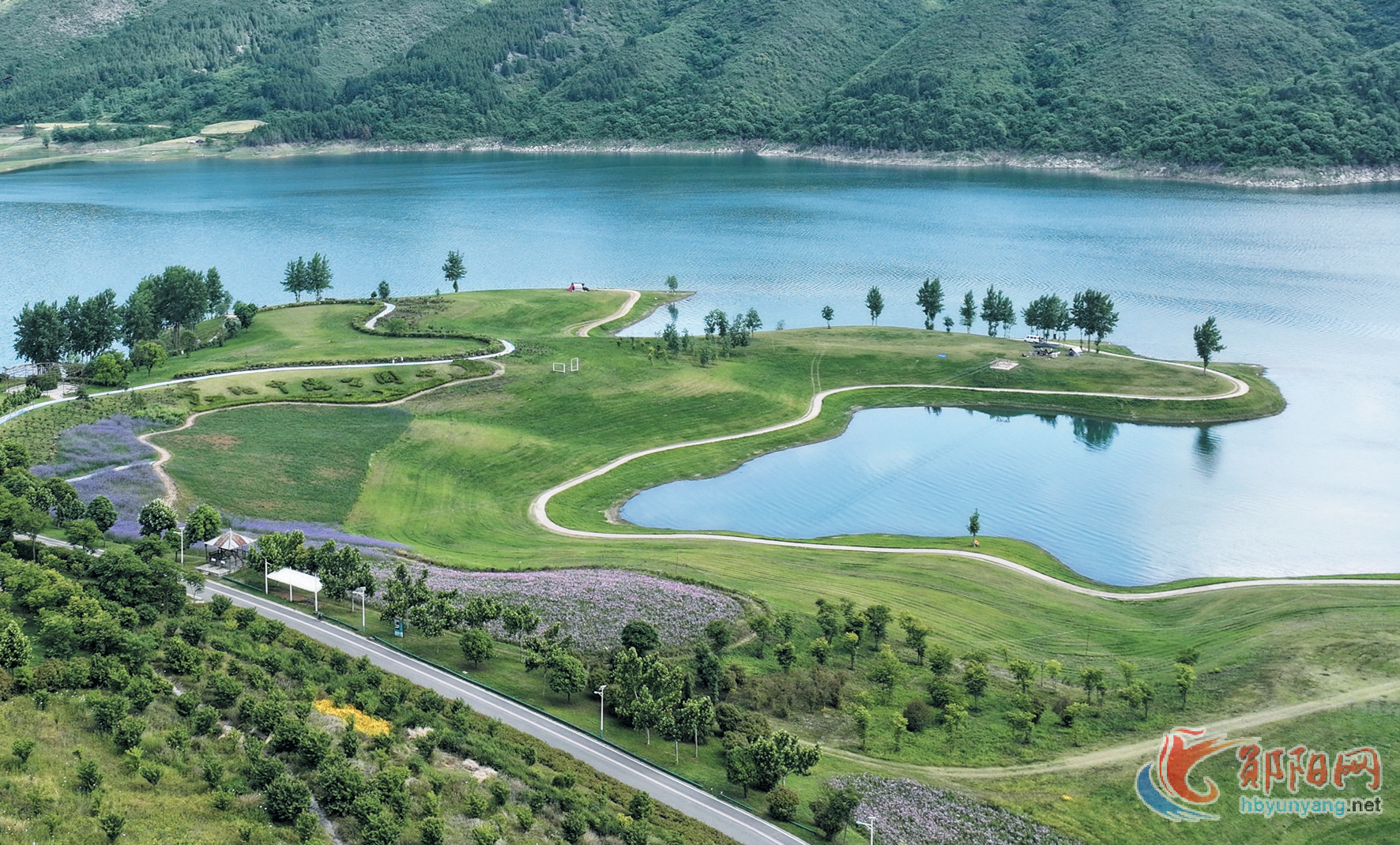郧阳区：山水成画 岸绿景美