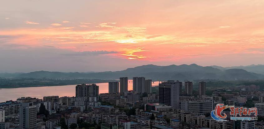 郧阳：汉江晚霞美